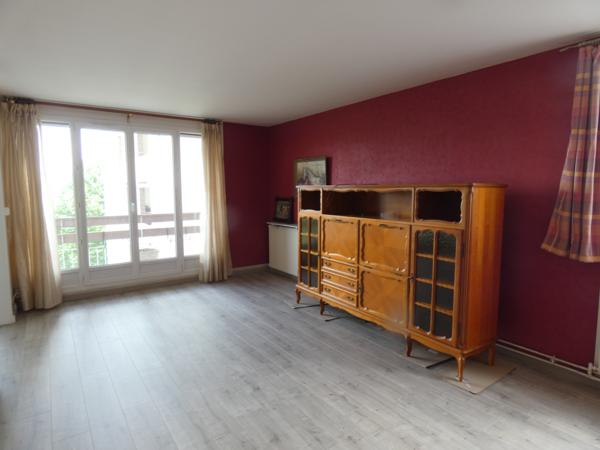 Appartement
         4 pièces
        - 90 m² 209 900 € *
