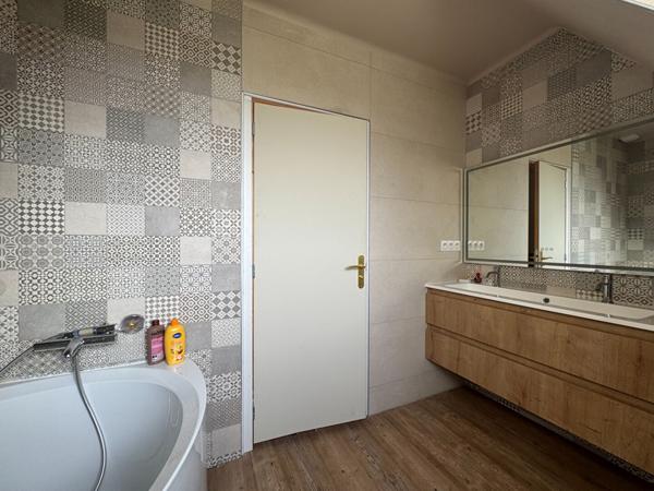 Maison spacieuse à vendre à Lannilis - 5 chambres, jardin et garage