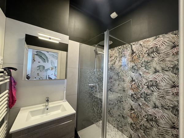 Maison spacieuse à vendre à Lannilis - 5 chambres, jardin et garage