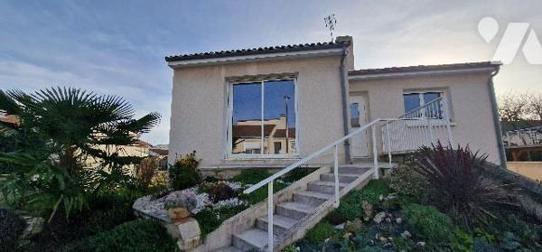 Pavillon avec sous-sol total de type F5, commodités à proximité, rénové en grande partie