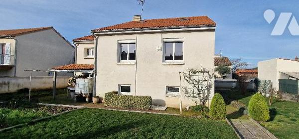 Pavillon avec sous-sol total de type F5, commodités à proximité, rénové en grande partie