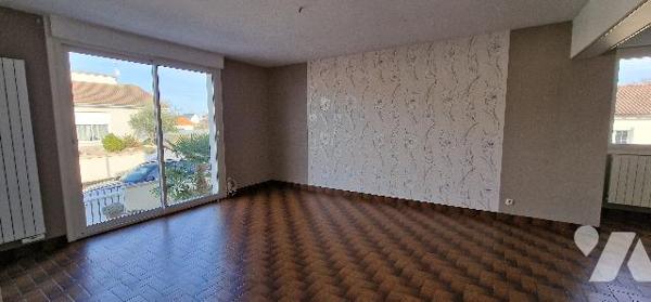 Pavillon avec sous-sol total de type F5, commodités à proximité, rénové en grande partie