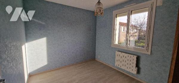 Pavillon avec sous-sol total de type F5, commodités à proximité, rénové en grande partie