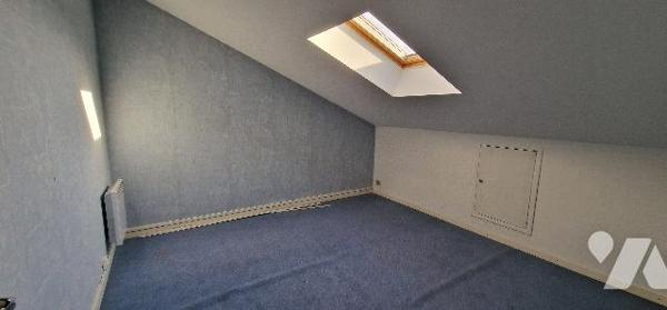 Pavillon avec sous-sol total de type F5, commodités à proximité, rénové en grande partie