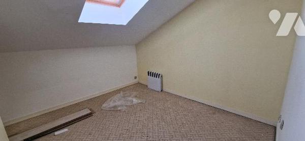 Pavillon avec sous-sol total de type F5, commodités à proximité, rénové en grande partie