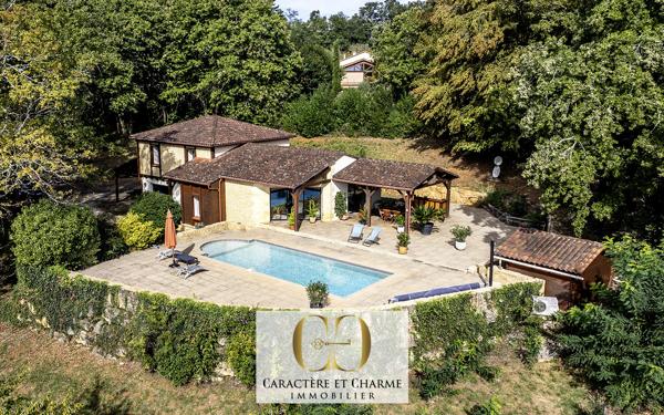 Belle périgourdine de 145 m2 avec piscine. Charme, vue et calme.
