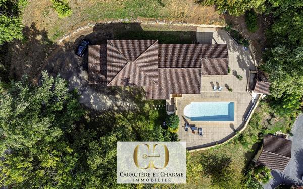 Belle périgourdine de 145 m2 avec piscine. Charme, vue et calme.