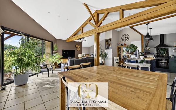 Belle périgourdine de 145 m2 avec piscine. Charme, vue et calme.