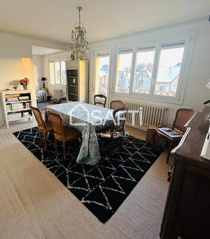 A SOISSONS CENTRE VILLE, APPARTEMENT F4 AVEC BALCON, CAVE ET GARAGE.