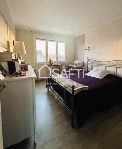 A SOISSONS CENTRE VILLE, APPARTEMENT F4 AVEC BALCON, CAVE ET GARAGE.