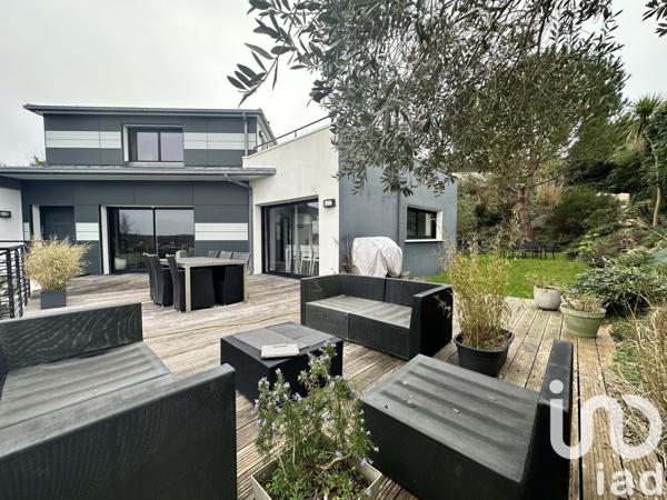 Maison 7 pièces de 215 m² à Quimper (29000)