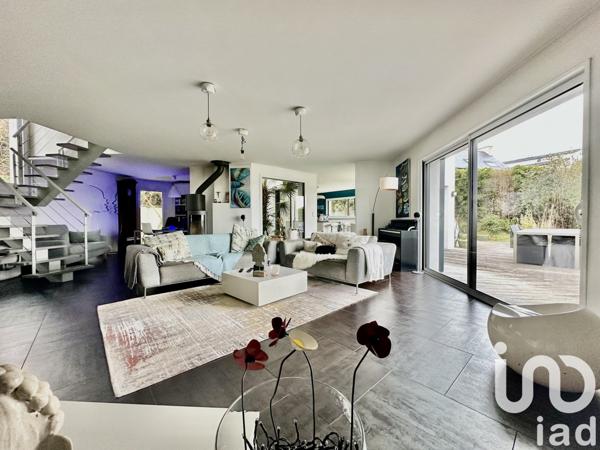 Maison 7 pièces de 215 m² à Quimper (29000)