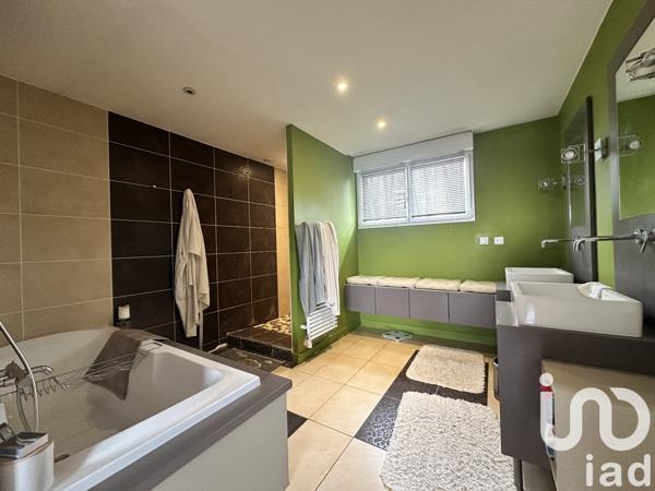 Maison 7 pièces de 215 m² à Quimper (29000)