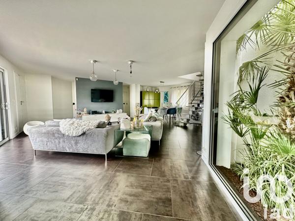 Maison 7 pièces de 215 m² à Quimper (29000)