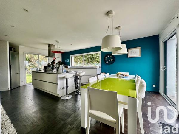 Maison 7 pièces de 215 m² à Quimper (29000)