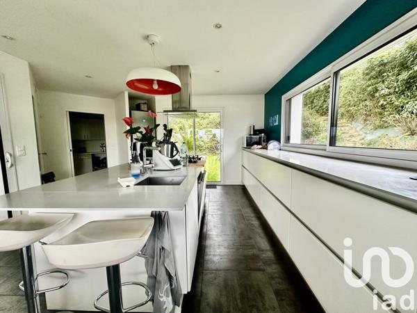 Maison 7 pièces de 215 m² à Quimper (29000)