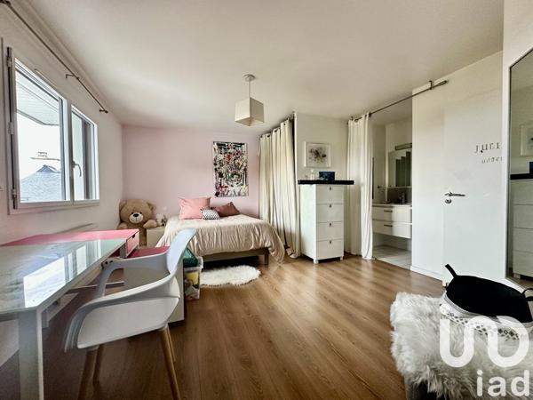 Maison 7 pièces de 215 m² à Quimper (29000)