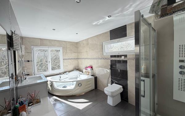 Maison à vendre    5 pièces • 157 m2 Bruguières