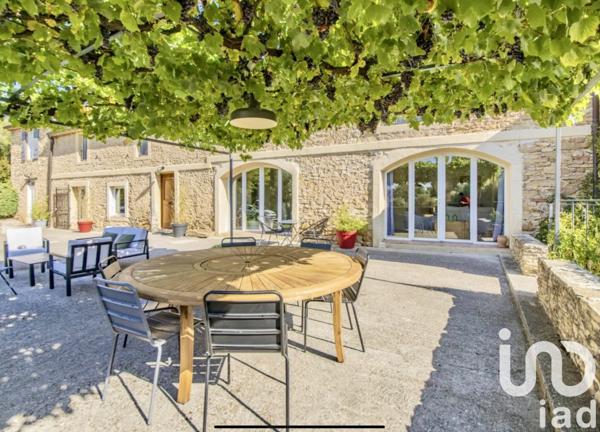 Demeure 10 pièces de 280 m² à Uchaux (84100)
