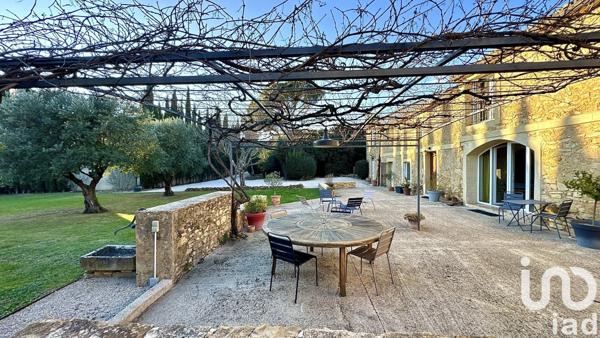 Demeure 10 pièces de 280 m² à Uchaux (84100)