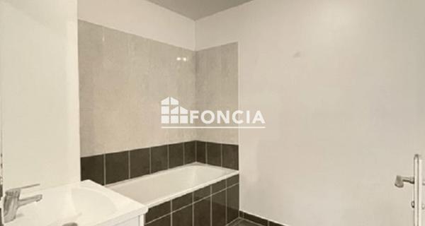 Location Appartement 4 pièces 83.7 m² - Linas 91310