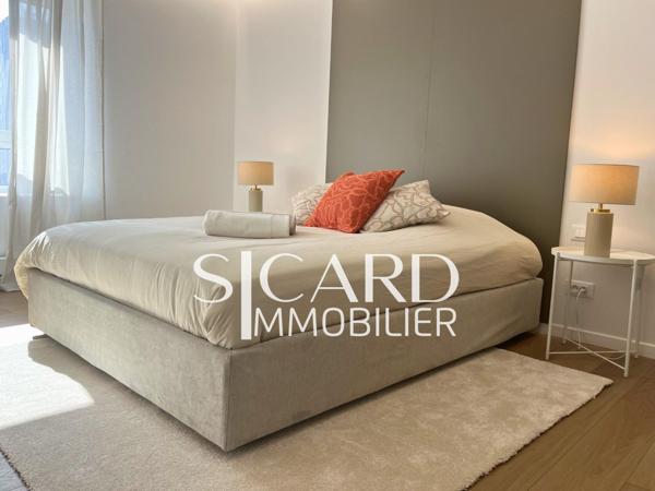 Vue imprenable, étage élevé, rénovation haut de gamme.