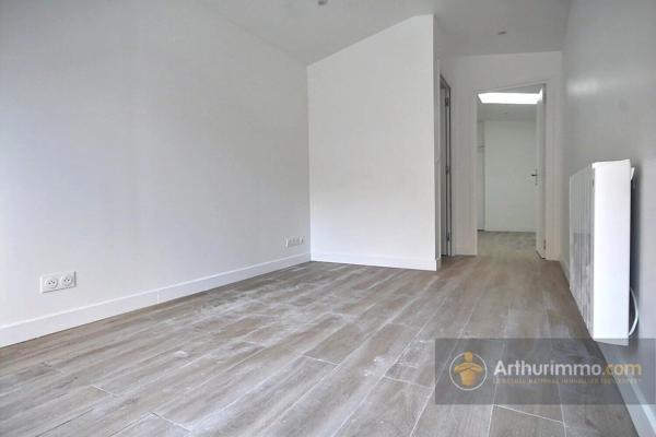 Vente                                                      Local commercial
                        
                     1 pièces                      28 m2                     à Saint-Maurice