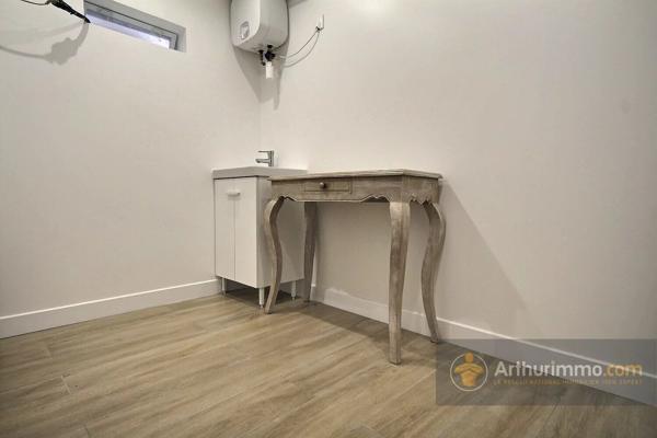 Vente                                                      Local commercial
                        
                     1 pièces                      28 m2                     à Saint-Maurice