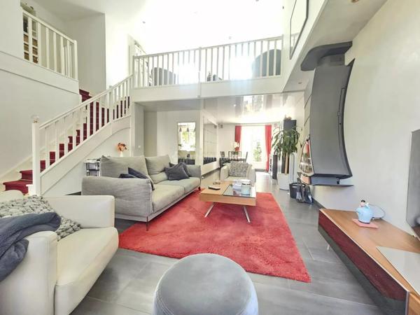 Vente                                                      Maison
                        
                     6 pièces                      157 m2                     à Montévrain