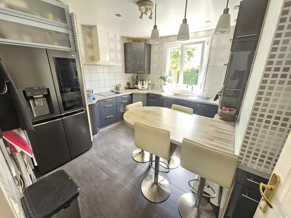 Vente                                                      Maison
                        
                     6 pièces                      157 m2                     à Montévrain