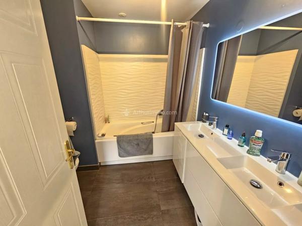 Vente                                                      Maison
                        
                     6 pièces                      157 m2                     à Montévrain