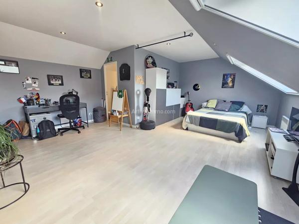 Vente                                                      Maison
                        
                     6 pièces                      157 m2                     à Montévrain
