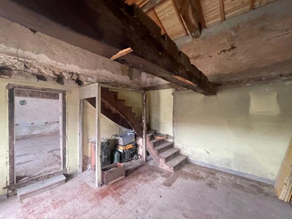 SAINT MARTIN D'ESTREAUX (42), MAISON d'environ 130 m2 sur 1000 m2 de TERRAIN - A RENOVER ENTIEREMENT