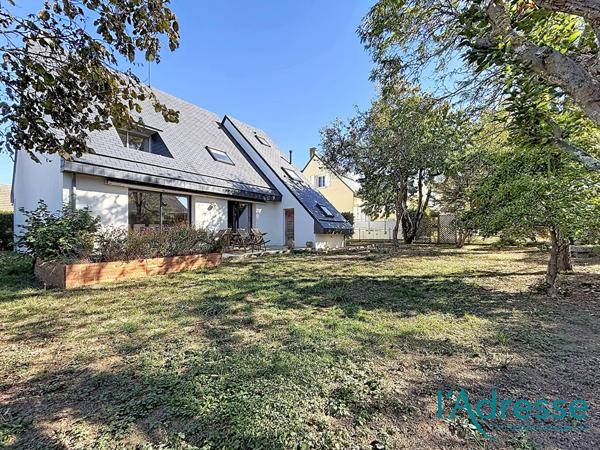 CHANGE - proche centre ville - Maison de 161 m² - 4 chambres - bureau - terrain clos