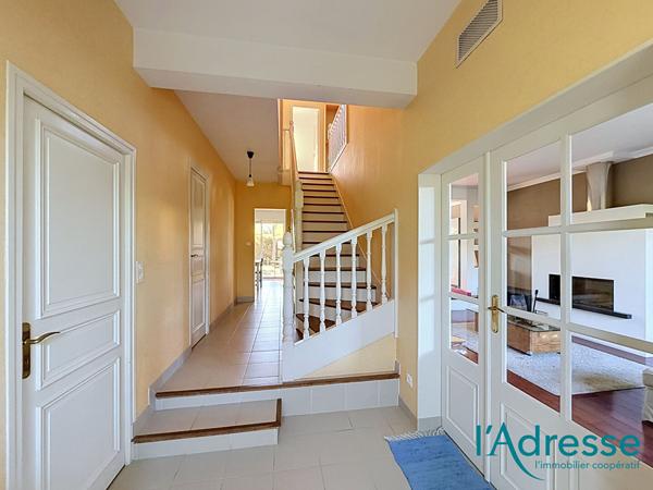 CHANGE - proche centre ville - Maison de 161 m² - 4 chambres - bureau - terrain clos
