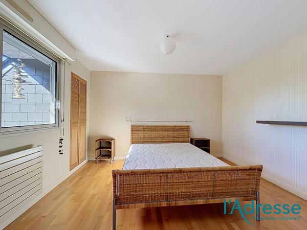 CHANGE - proche centre ville - Maison de 161 m² - 4 chambres - bureau - terrain clos