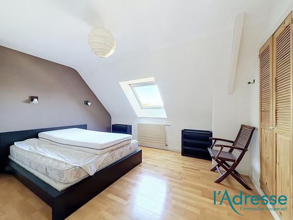 CHANGE - proche centre ville - Maison de 161 m² - 4 chambres - bureau - terrain clos
