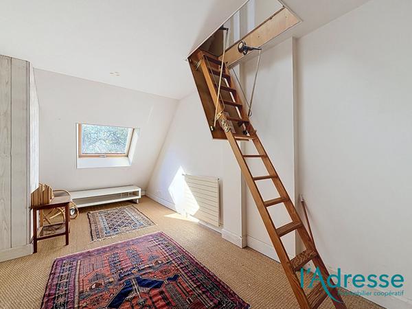 CHANGE - proche centre ville - Maison de 161 m² - 4 chambres - bureau - terrain clos