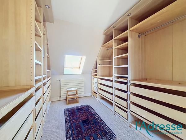 CHANGE - proche centre ville - Maison de 161 m² - 4 chambres - bureau - terrain clos