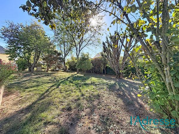 CHANGE - proche centre ville - Maison de 161 m² - 4 chambres - bureau - terrain clos