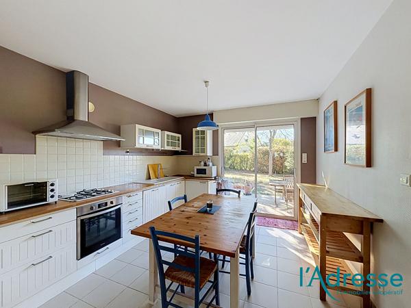 CHANGE - proche centre ville - Maison de 161 m² - 4 chambres - bureau - terrain clos