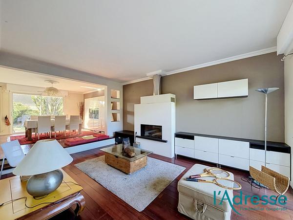 CHANGE - proche centre ville - Maison de 161 m² - 4 chambres - bureau - terrain clos