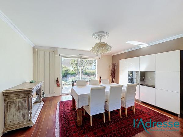 CHANGE - proche centre ville - Maison de 161 m² - 4 chambres - bureau - terrain clos