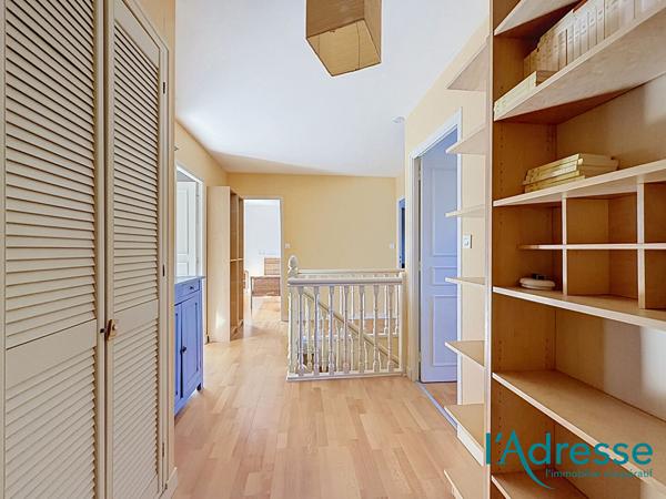 CHANGE - proche centre ville - Maison de 161 m² - 4 chambres - bureau - terrain clos