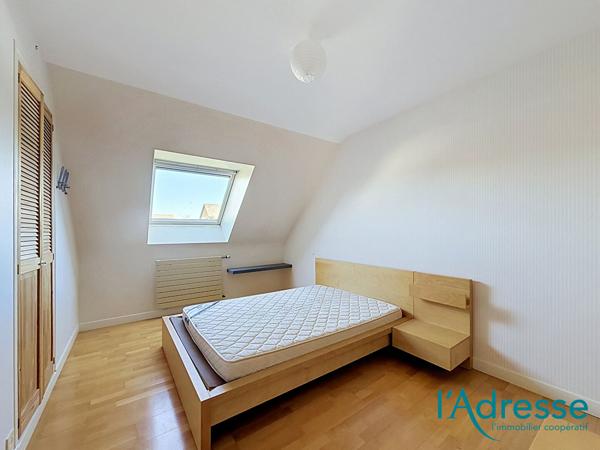CHANGE - proche centre ville - Maison de 161 m² - 4 chambres - bureau - terrain clos