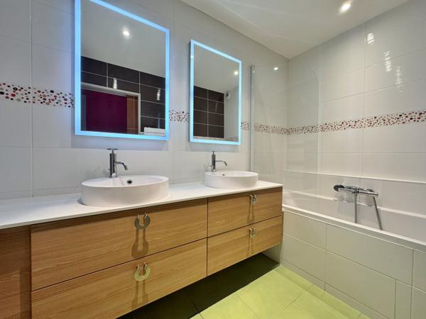 Appartement  4 pièce(s)  2 chambre(s)  81.3 m²