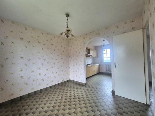 Maison jumelée 5 pièces - proche commodités et école