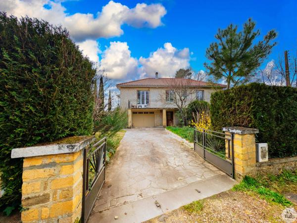 Maison Sarlat, au calme dans un îlot de verdure.