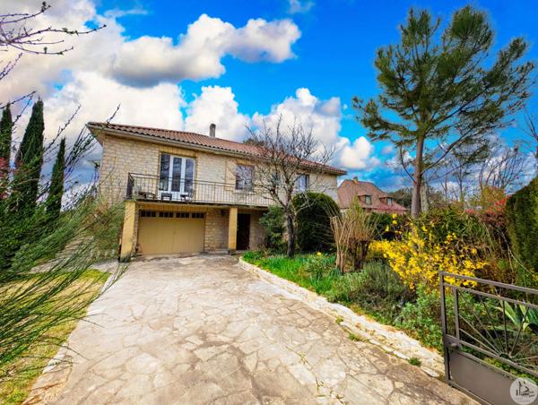 Maison Sarlat, au calme dans un îlot de verdure.