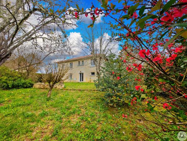 Maison Sarlat, au calme dans un îlot de verdure.